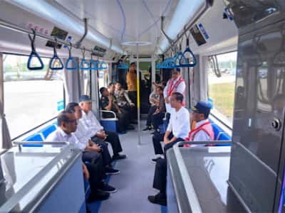 Indonesian President Joko Widodo Test Rides Chinese Smart Tram System in New ...